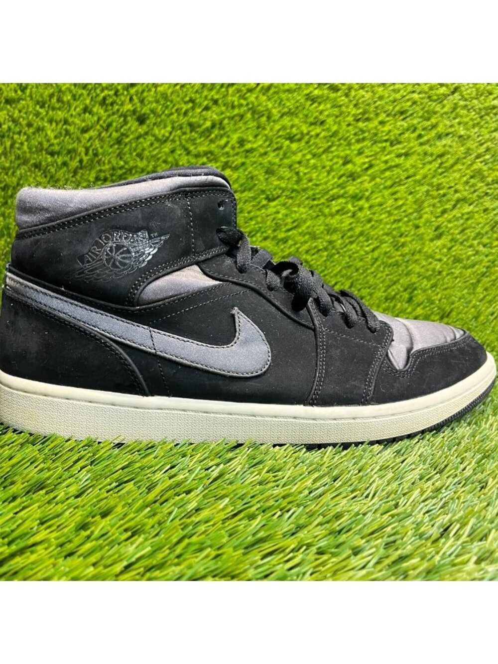 Nike Air Jordan 1 Mid SE Mens Size 12 Black Gray White Basketball Shoes Sneakers
